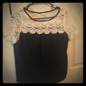 White lace black silk women’s shirt sleeve top